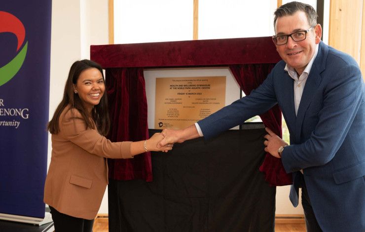 Mayor Eden Foster and Victorian Premier Daniel Andrews unveil a plaque