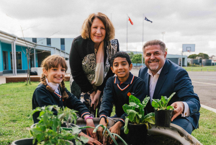 Councillor Rhonda Garad and Mayor Jim Memeti with local school children