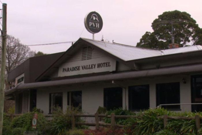 image of the front entry to Paradise Valley Hotel
