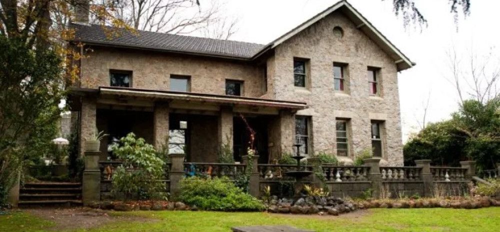 image showing the front of the earthly pleasures building 